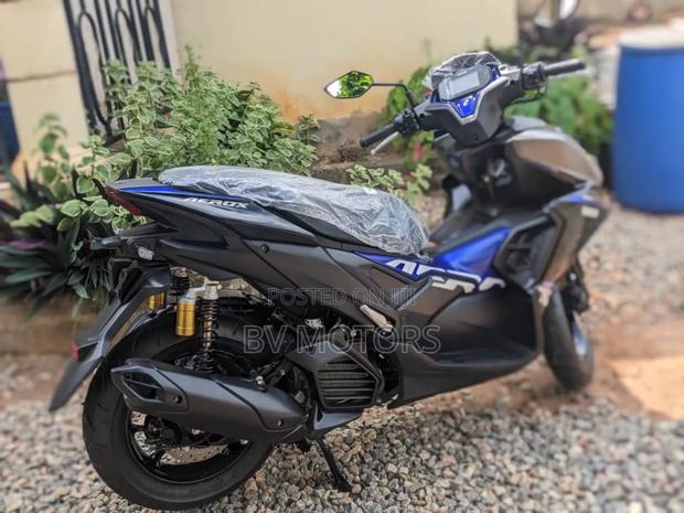 New Yamaha 2025 Black · Photo 3