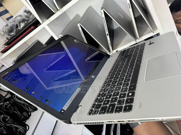 Laptop HP Envy 15 8GB AMD A8 SSD 256GB · Photo 4