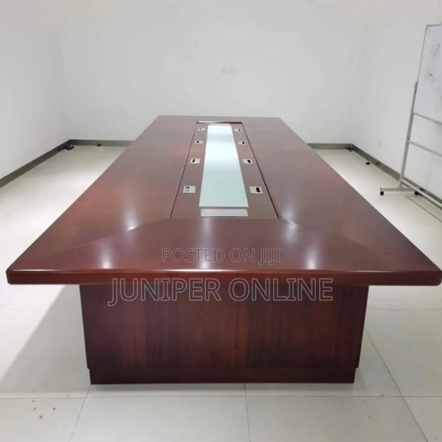 Conference Table Sudish Qush · Photo 1