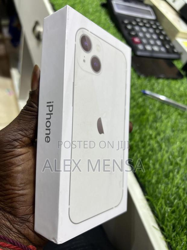 Apple iPhone 13 128 GB White · Photo 3