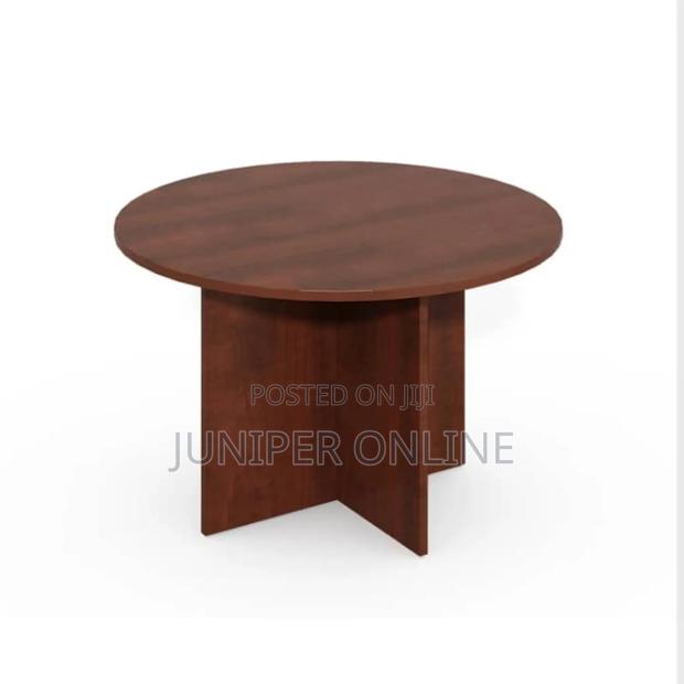 Meeting Table Scruting Campy · Photo 1