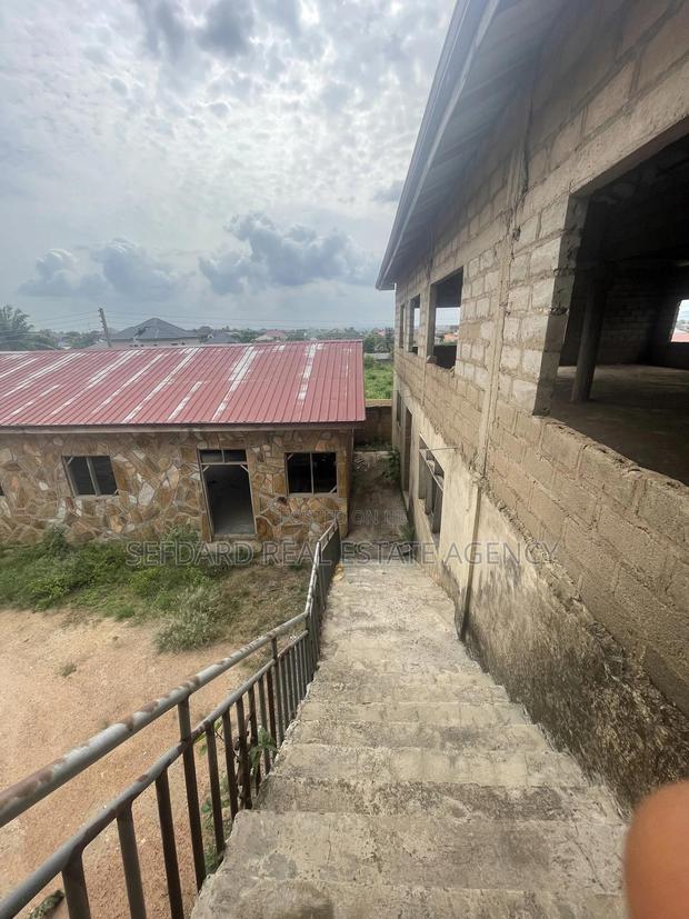 Prime School Complex on 8 Plots – Amasaman Cocobod Main Road for Sale. · Photo 5