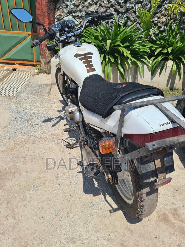 Honda CB 2005 White · Photo 1