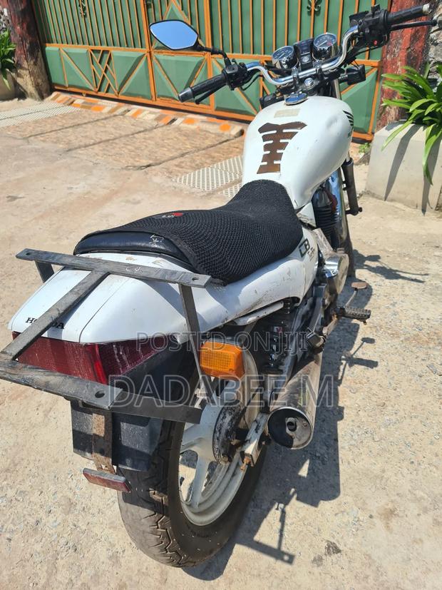 Honda CB 2005 White · Photo 3