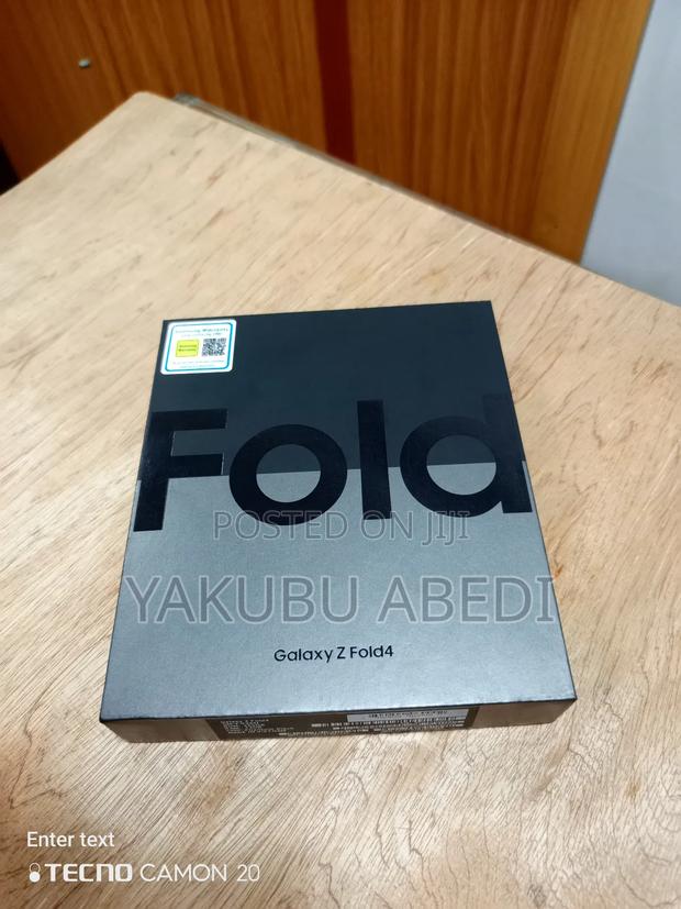 New Samsung Galaxy Z Fold4 256 GB Gray · Photo 2