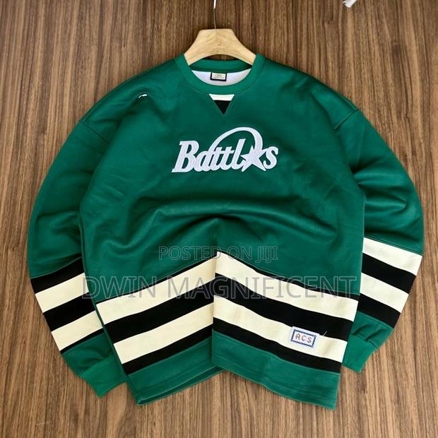 Striped Sweat Shirt · Photo 4
