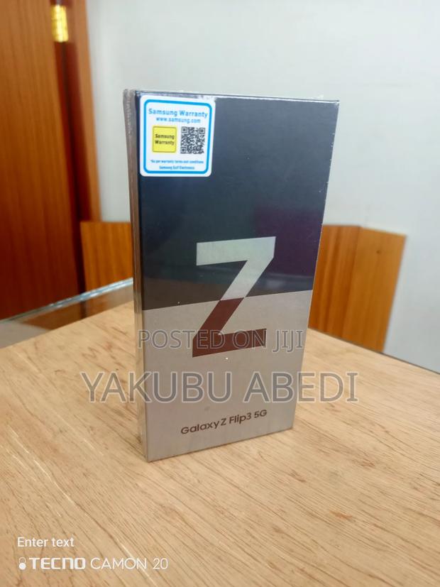 New Samsung Galaxy Z Flip 3 256 GB Black · Photo 1