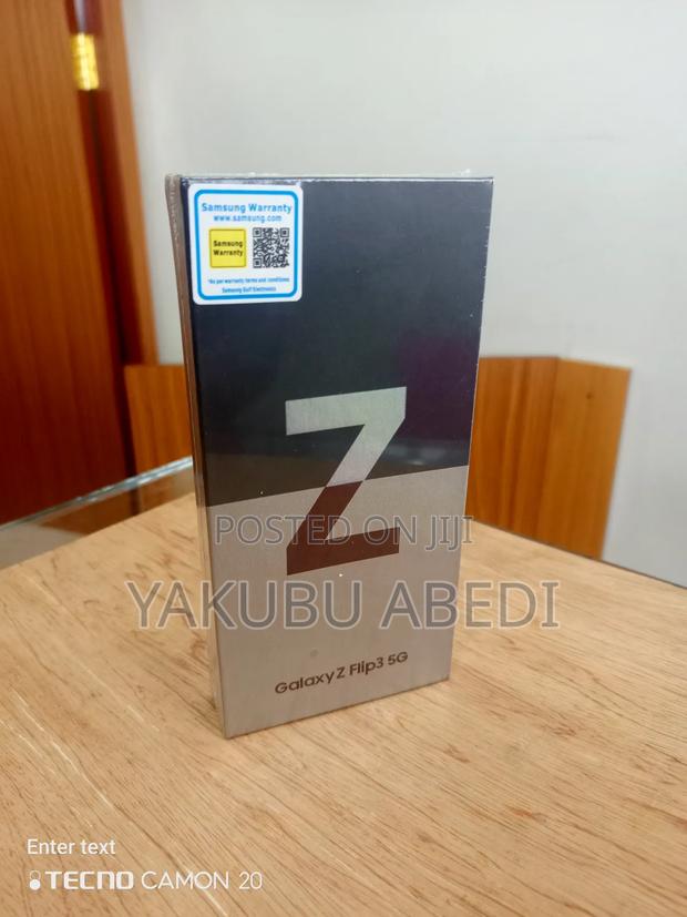 New Samsung Galaxy Z Flip 3 256 GB Black · Photo 2