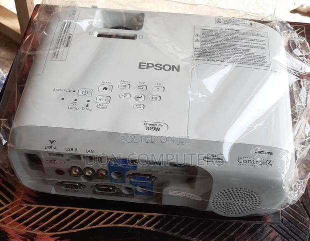 Epson Powerlite · Photo 2