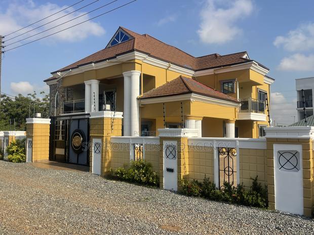 5bdrm Mansion in Lashibi, Sakumono for rent · Photo 3