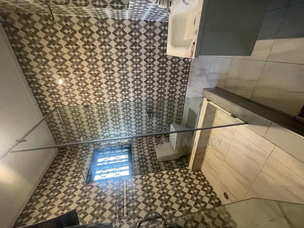 5bdrm Mansion in Lashibi, Sakumono for rent · Photo 8