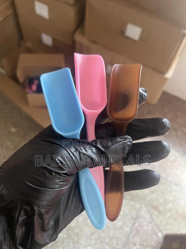 Plastic Scoop for Powders · Photo 1