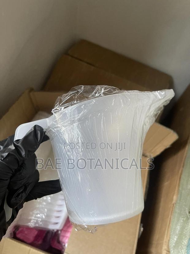 Easy-pour Measuring Cup With Funnel Spout (1 Liter) · Photo 2