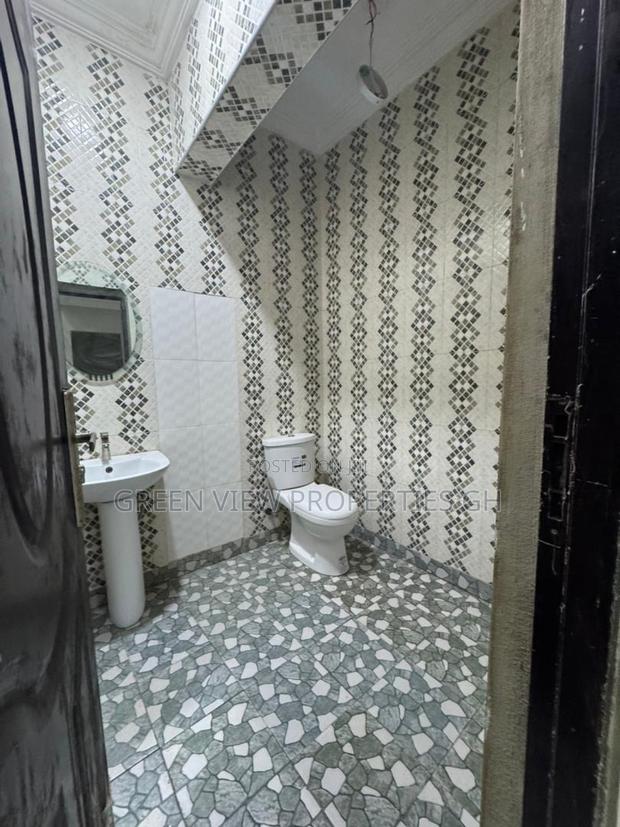 7bdrm Duplex in West Hills Mall Area for rent · Photo 4