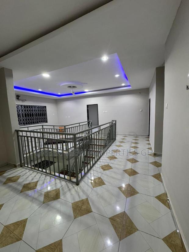 7bdrm Duplex in West Hills Mall Area for rent · Photo 5