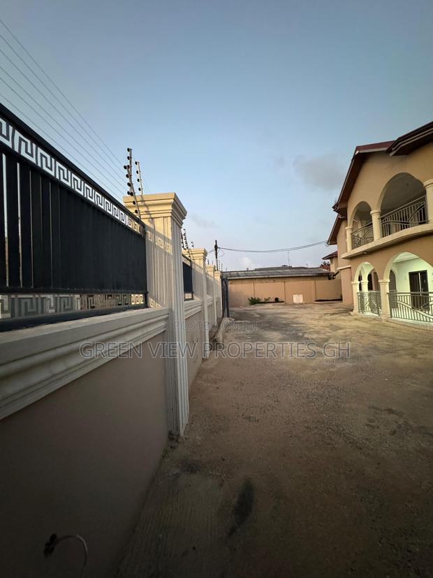 7bdrm Duplex in West Hills Mall Area for rent · Photo 1