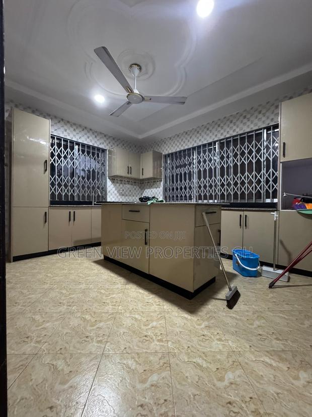 7bdrm Duplex in West Hills Mall Area for rent · Photo 6
