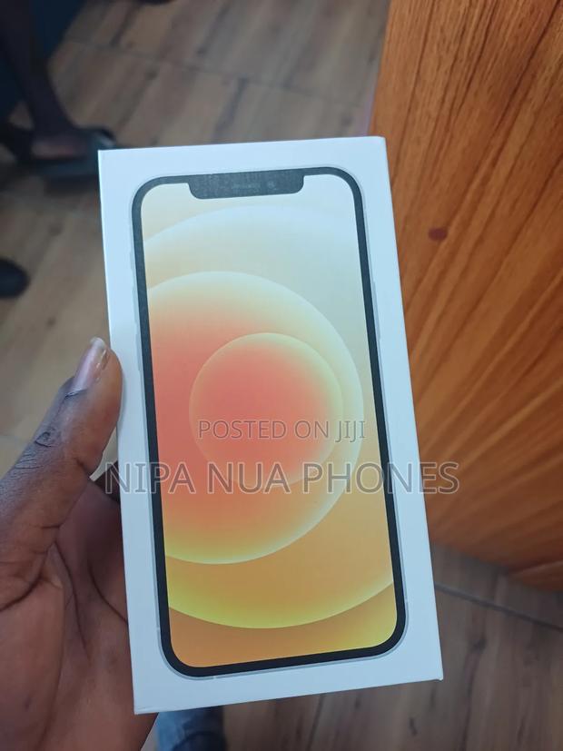 New Apple iPhone 12 64 GB Silver · Photo 1