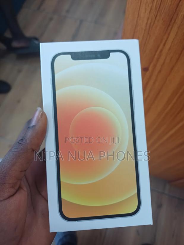 New Apple iPhone 12 64 GB Silver · Photo 2