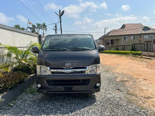 Toyota HiAce 2014 Grey · Photo 1