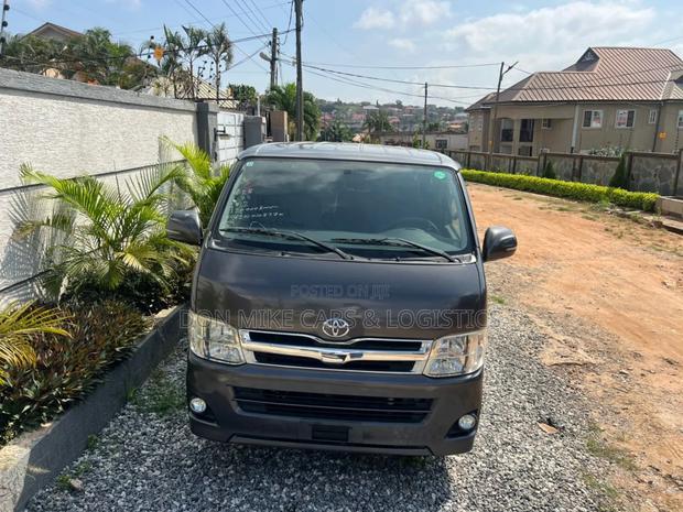 Toyota HiAce 2014 Grey · Photo 2