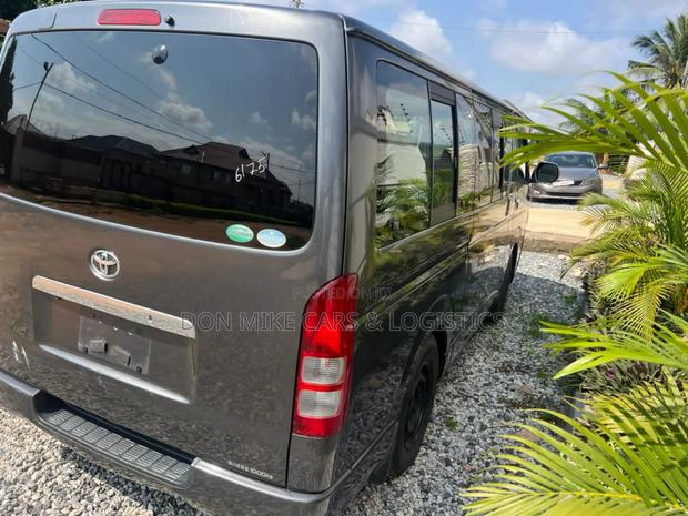 Toyota HiAce 2014 Grey · Photo 3