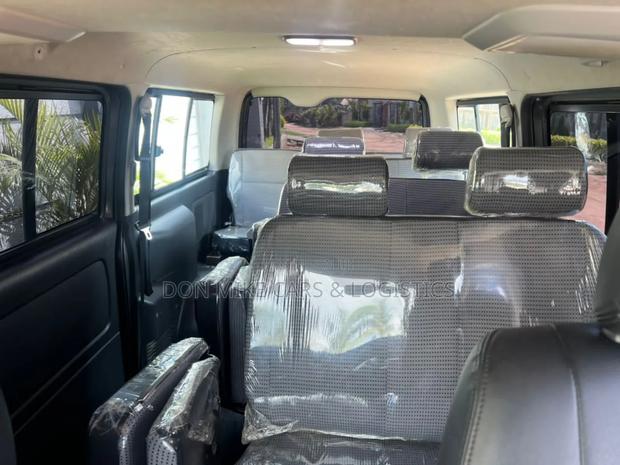 Toyota HiAce 2014 Grey · Photo 5