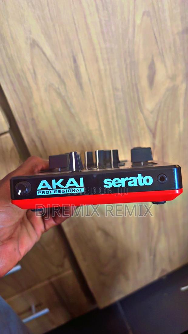 Akai Serato Mixer · Photo 4