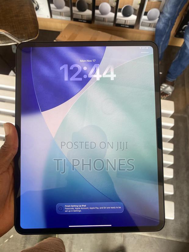 Apple iPad Pro 13 (2024) 256 GB Black · Photo 2