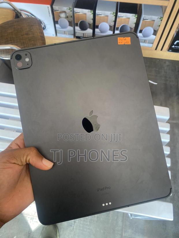 Apple iPad Pro 13 (2024) 256 GB Black · Photo 1
