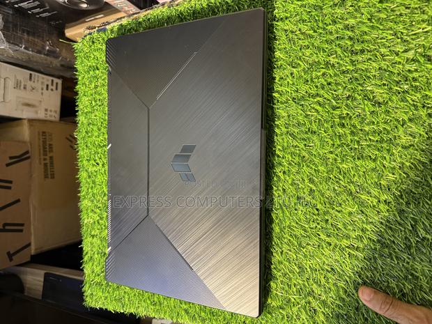 Laptop Asus TUF Gaming A16 24GB AMD Ryzen 7 SSD 512GB · Photo 6
