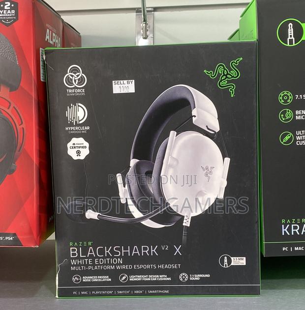 Razer Blackshark V2 X 3.5mm Wired Gaming Headset · Photo 1
