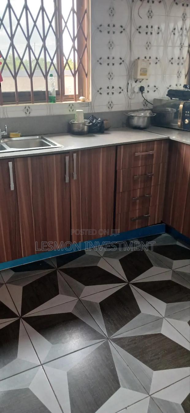 Furnished 3bdrm House in Amasaman for sale · Photo 3
