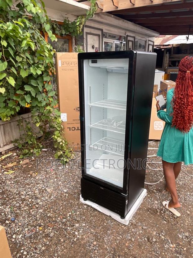 TCL 325l Crystalview Premium Merchandiser Cooler · Photo 1