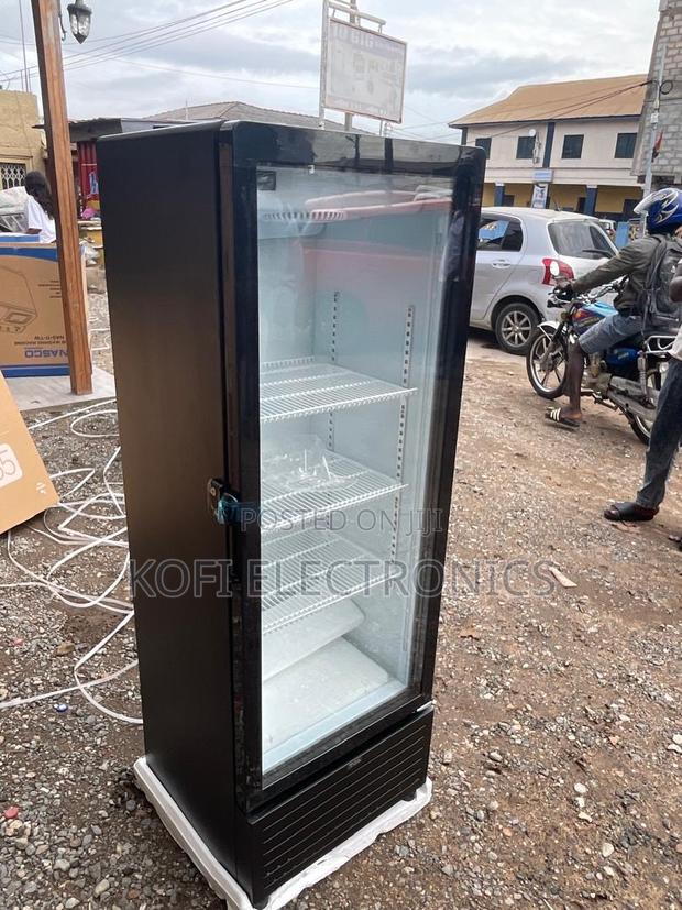 TCL 325l Glacierfront Retail Cooler Tower · Photo 1