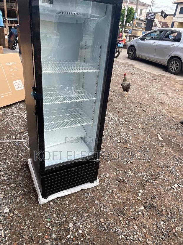 TCL 325l Clearchill Exhibition Freezer Unit · Photo 1