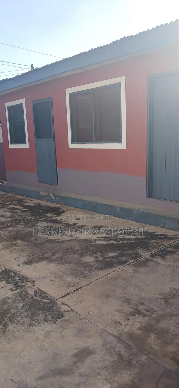 14 Bedrooms Commercial Property for Rent at Accra New Town · Photo 7