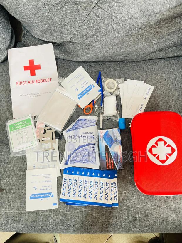 Portable First Aid Kit Medical Set · Photo 2