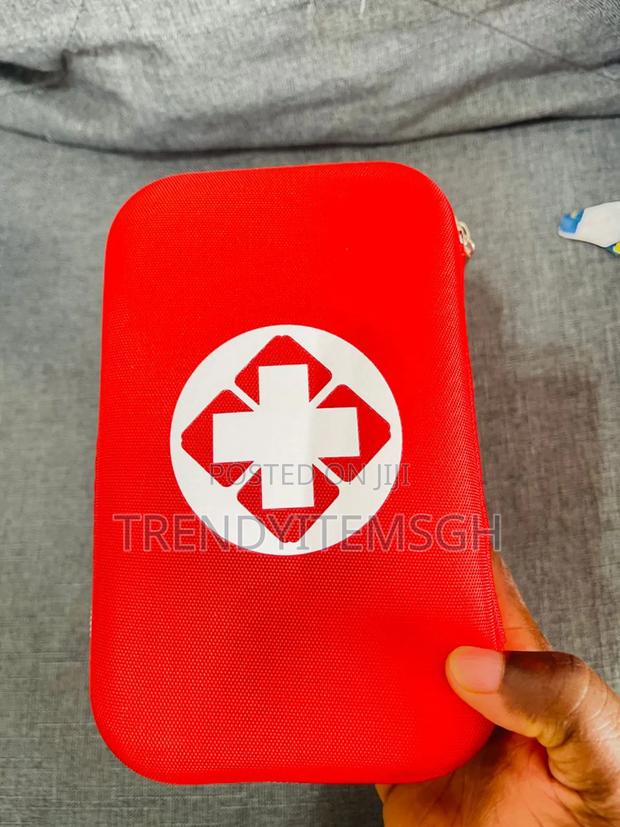 Portable First Aid Kit Medical Set · Photo 3