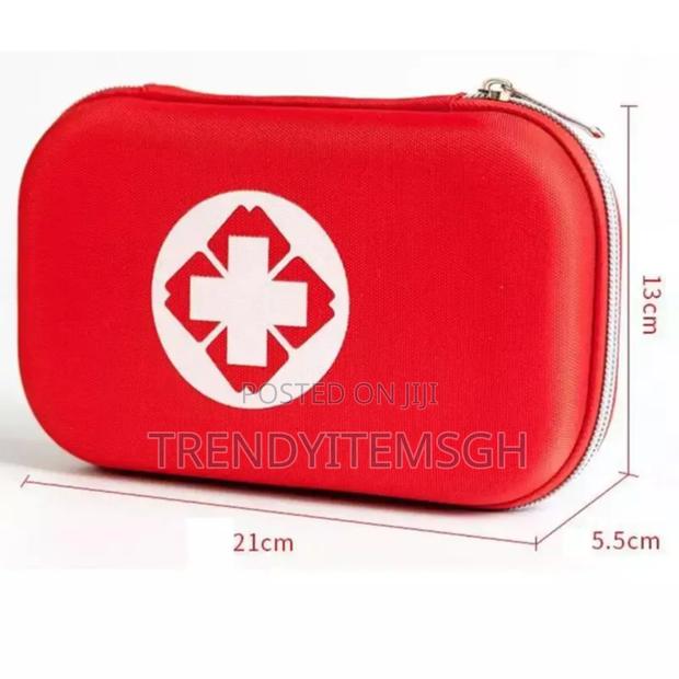 Portable First Aid Kit Medical Set · Photo 4