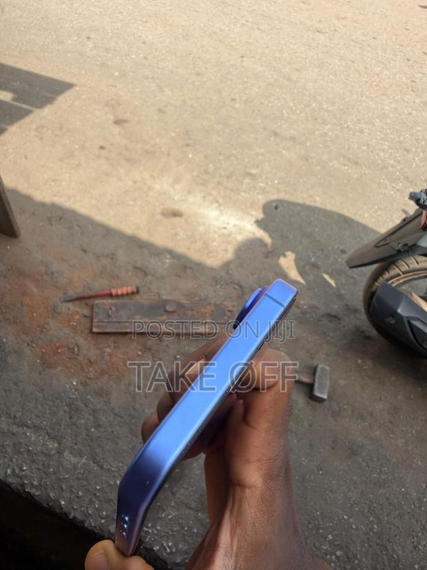 Apple iPhone 16 Plus 256 GB Blue · Photo 3
