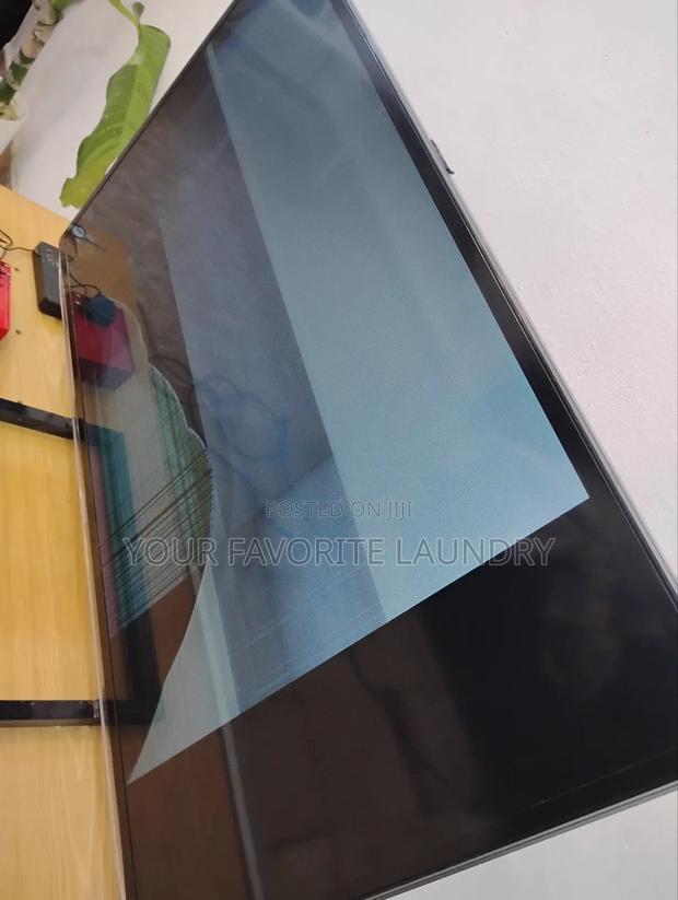 Samsung Smart TV 50 Inches. Spoilt Screen · Photo 2