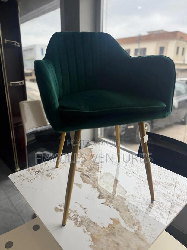 Accent Chair · Photo 1