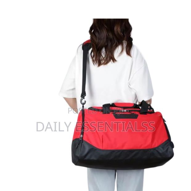 Durable Gym Bag With Shoe Pocket – Unisex · Photo 2