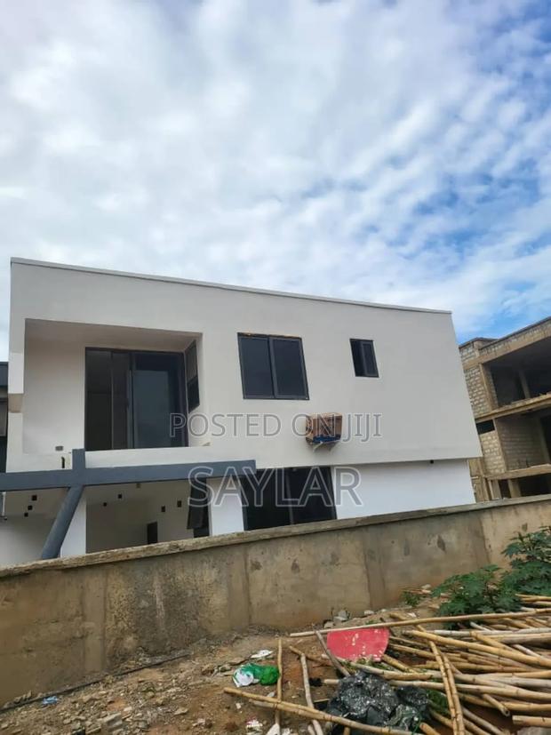Furnished 4bdrm Duplex in Enjoy Estates, Tema Metropolitan for sale · Photo 3