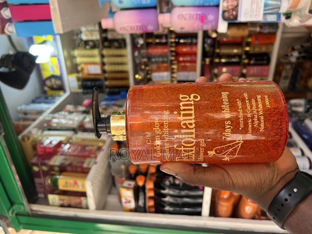 Golden Glow Intensive Whitening Exfoilating Shower Gel · Photo 1