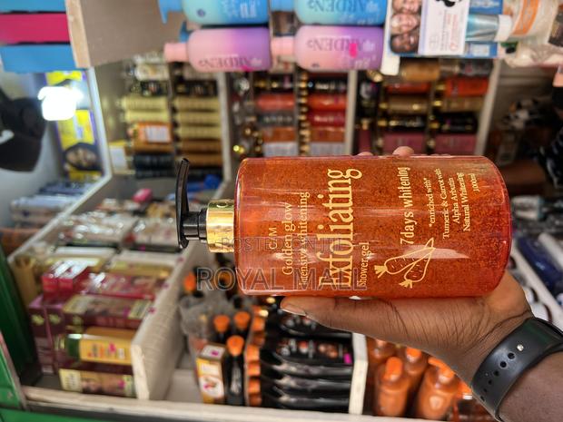 Golden Glow Intensive Whitening Exfoilating Shower Gel · Photo 2