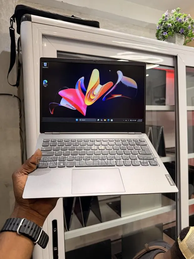 Laptop Lenovo ThinkBook 13 8GB Intel Core i5 SSD 256GB · Photo 1