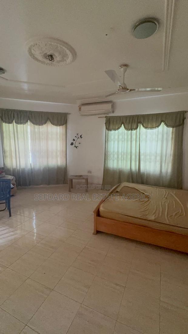 6bdrm House in Kasoa for sale · Photo 5