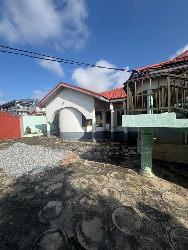 6bdrm House in Kasoa for sale · Photo 1